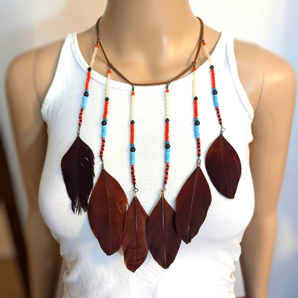 🌟3/$20🌟 Feather Beaded Necklace - Picture 2 of 4